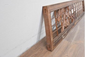 ヴィンテージ建具　昭和中期　松の彫刻が目を引く欄間1枚　(R-085616)