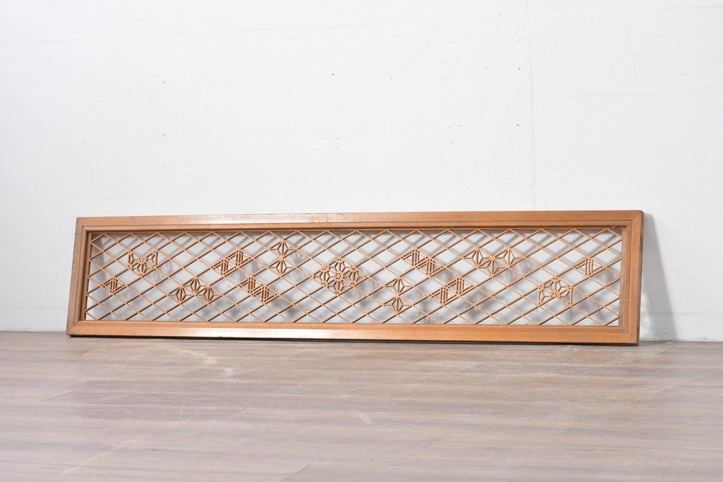 ヴィンテージ建具　昭和後期　緻密な組子文様と流れるような菱格子が品良く引き立つ欄間1枚　(R-085617)