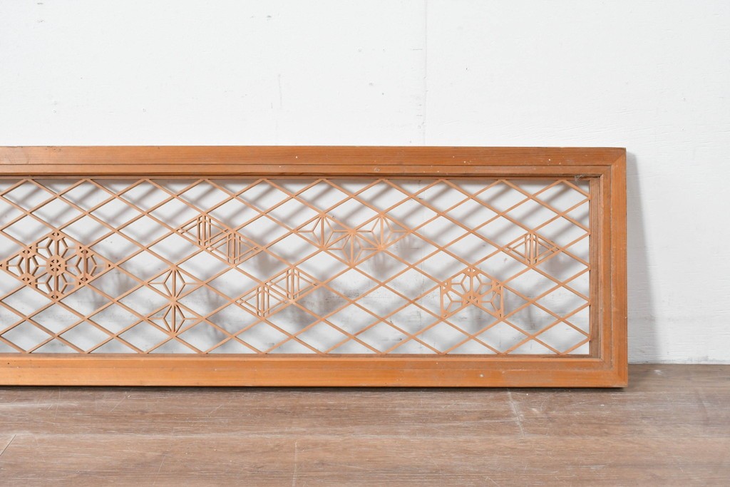 ヴィンテージ建具　昭和後期　緻密な組子文様と流れるような菱格子が品良く引き立つ欄間1枚　(R-085617)