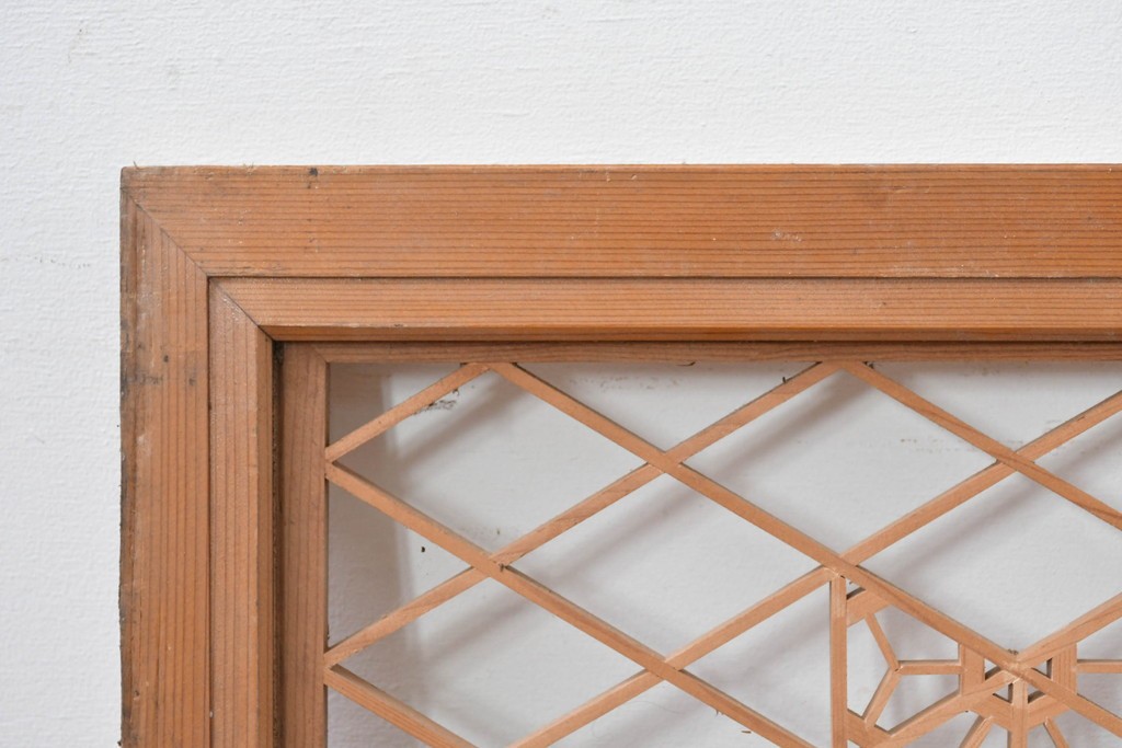 ヴィンテージ建具　昭和後期　緻密な組子文様と流れるような菱格子が品良く引き立つ欄間1枚　(R-085617)