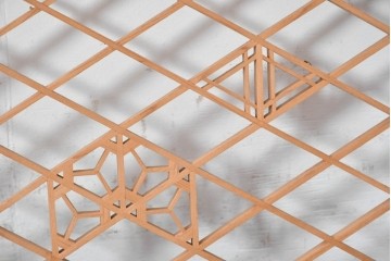 ヴィンテージ建具　昭和後期　緻密な組子文様と流れるような菱格子が品良く引き立つ欄間1枚　(R-085617)