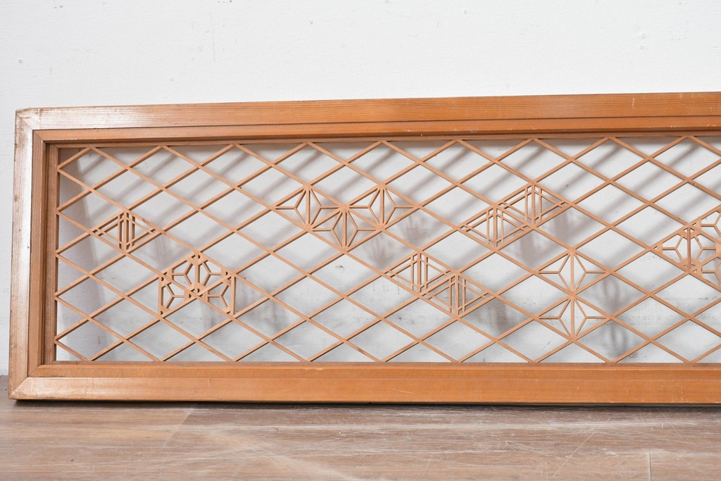 ヴィンテージ建具　昭和後期　緻密な組子文様と流れるような菱格子が品良く引き立つ欄間1枚　(R-085617)