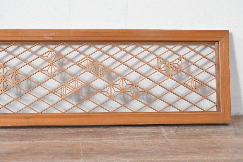 ヴィンテージ建具　昭和後期　緻密な組子文様と流れるような菱格子が品良く引き立つ欄間1枚　(R-085617)