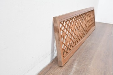 ヴィンテージ建具　昭和後期　緻密な組子文様と流れるような菱格子が品良く引き立つ欄間1枚　(R-085617)