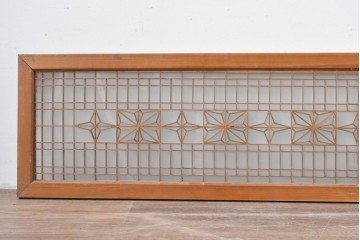 ヴィンテージ建具　昭和中期　片面ガラス　繊細な細格子と連続する組子文様が美しく整う欄間1枚　(R-085618)