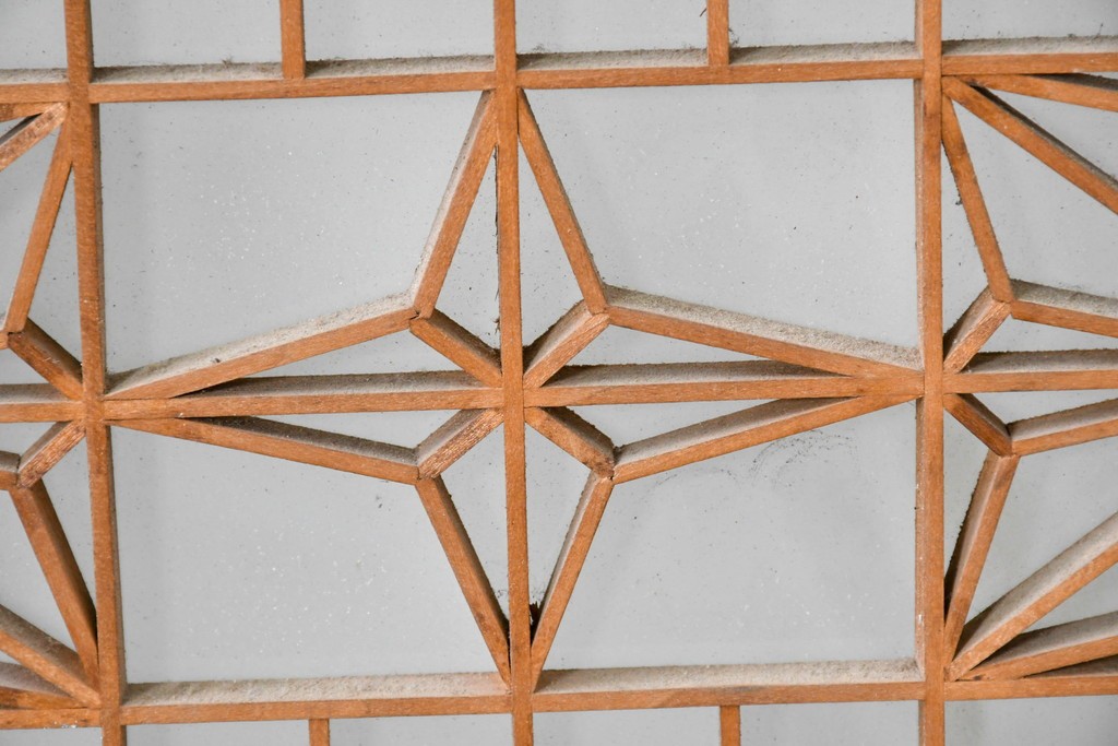 ヴィンテージ建具　昭和中期　片面ガラス　繊細な細格子と連続する組子文様が美しく整う欄間1枚　(R-085618)