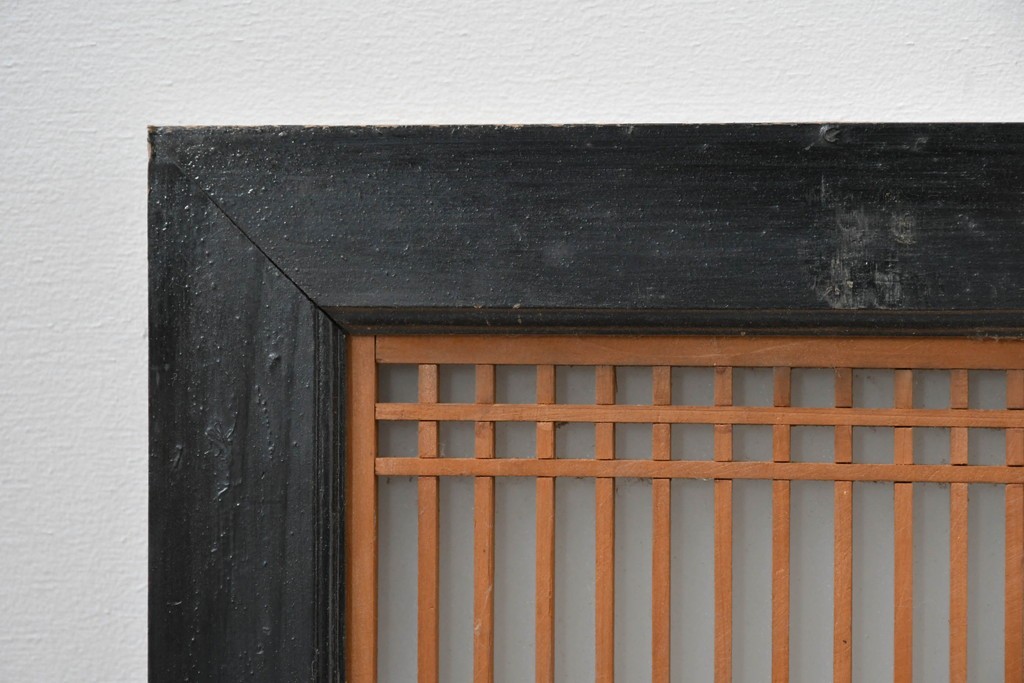 ヴィンテージ建具　昭和中期　片面ガラス　黒塗り枠が全体を引き締める組子入り筬欄間1枚　(R-085621)