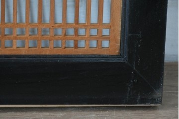 ヴィンテージ建具　昭和中期　片面ガラス　黒塗り枠が全体を引き締める組子入り筬欄間1枚　(R-085621)