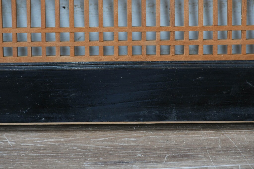 ヴィンテージ建具　昭和中期　片面ガラス　黒塗り枠が全体を引き締める組子入り筬欄間1枚　(R-085621)