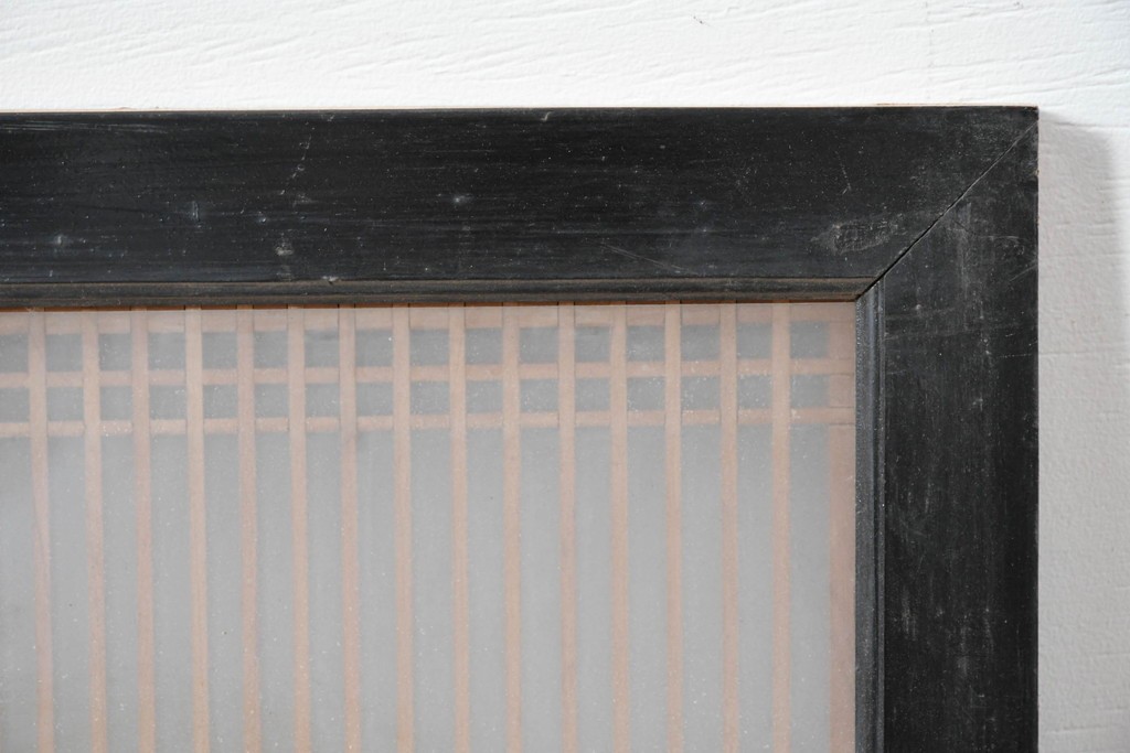 ヴィンテージ建具　昭和中期　片面ガラス　黒塗り枠が全体を引き締める組子入り筬欄間1枚　(R-085621)