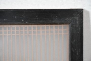ヴィンテージ建具　昭和中期　片面ガラス　黒塗り枠が全体を引き締める組子入り筬欄間1枚　(R-085621)
