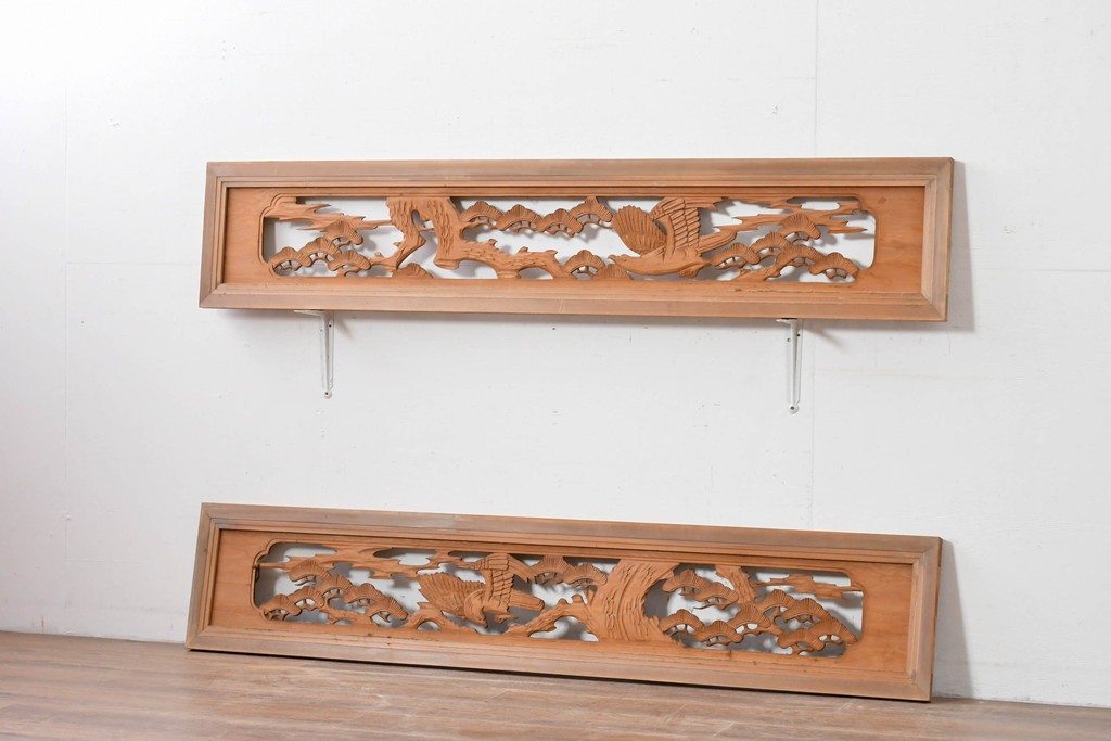 ヴィンテージ建具　昭和中期　松と飛ぶ鳥の彫刻が美しい欄間2枚セット　(R-085622)