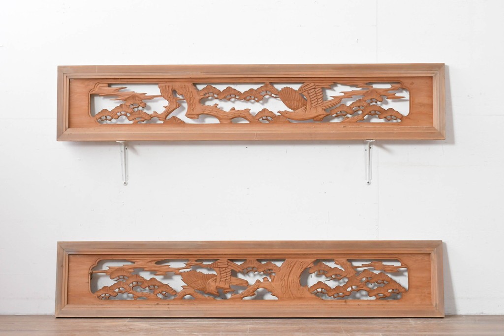 ヴィンテージ建具　昭和中期　松と飛ぶ鳥の彫刻が美しい欄間2枚セット　(R-085622)