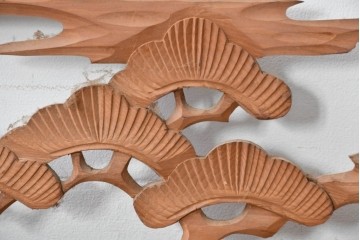 ヴィンテージ建具　昭和中期　松と飛ぶ鳥の彫刻が美しい欄間2枚セット　(R-085622)