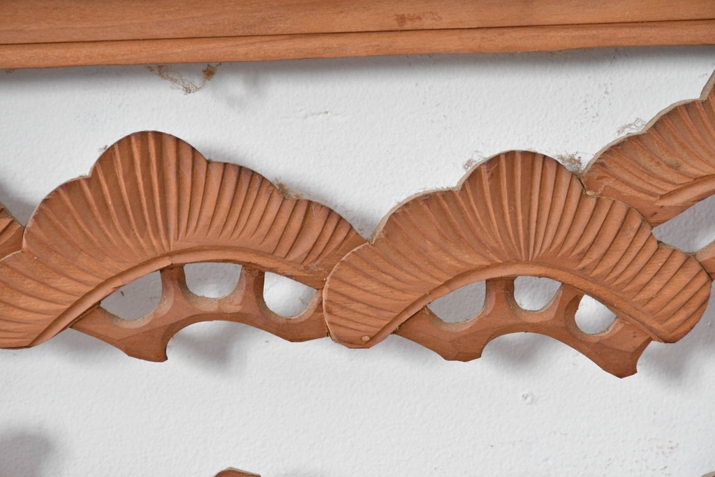 ヴィンテージ建具　昭和中期　松と飛ぶ鳥の彫刻が美しい欄間2枚セット　(R-085622)