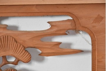 ヴィンテージ建具　昭和中期　松と飛ぶ鳥の彫刻が美しい欄間2枚セット　(R-085622)