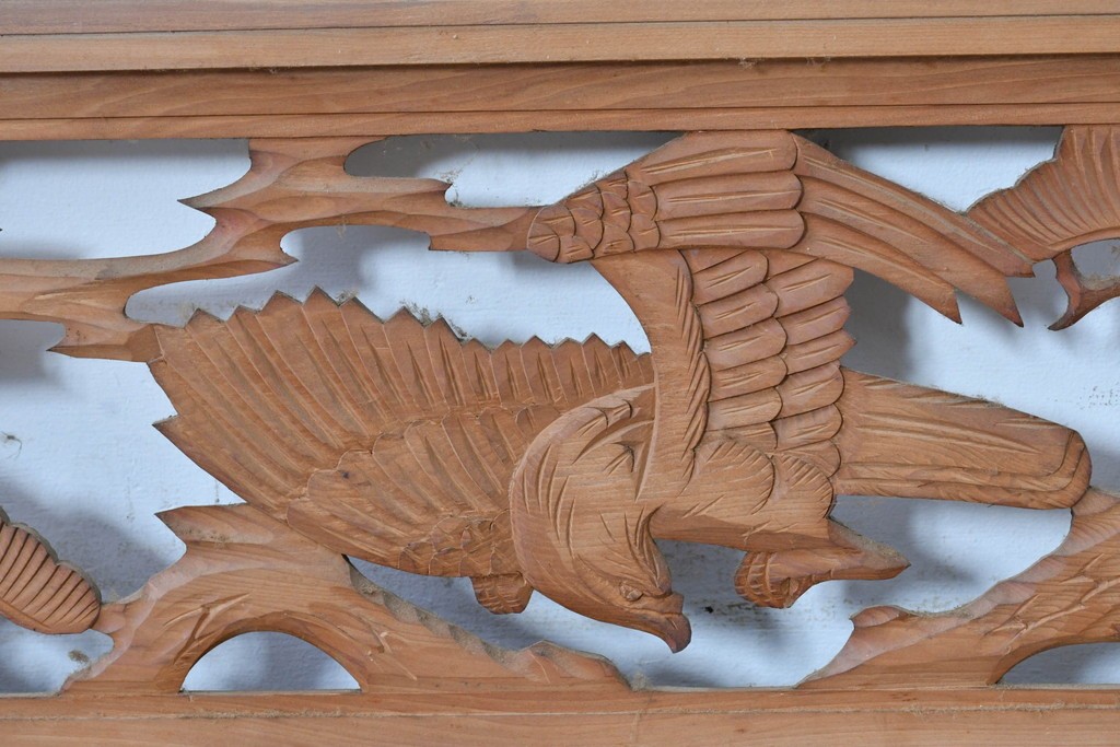 ヴィンテージ建具　昭和中期　松と飛ぶ鳥の彫刻が美しい欄間2枚セット　(R-085622)