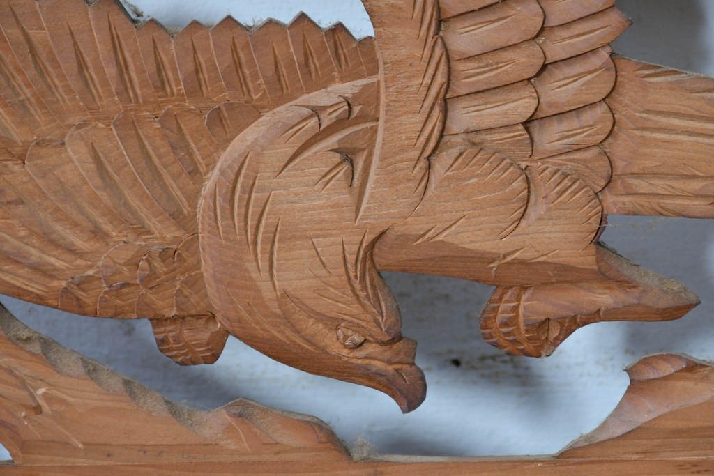 ヴィンテージ建具　昭和中期　松と飛ぶ鳥の彫刻が美しい欄間2枚セット　(R-085622)