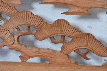 ヴィンテージ建具　昭和中期　松と飛ぶ鳥の彫刻が美しい欄間2枚セット　(R-085622)