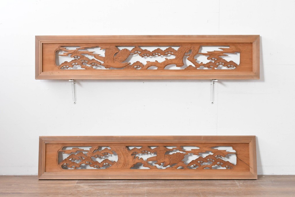 ヴィンテージ建具　昭和中期　松と飛ぶ鳥の彫刻が美しい欄間2枚セット　(R-085622)