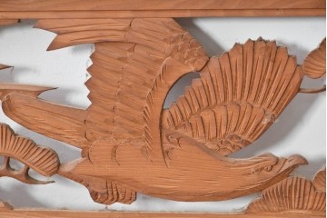 ヴィンテージ建具　昭和中期　松と飛ぶ鳥の彫刻が美しい欄間2枚セット　(R-085622)
