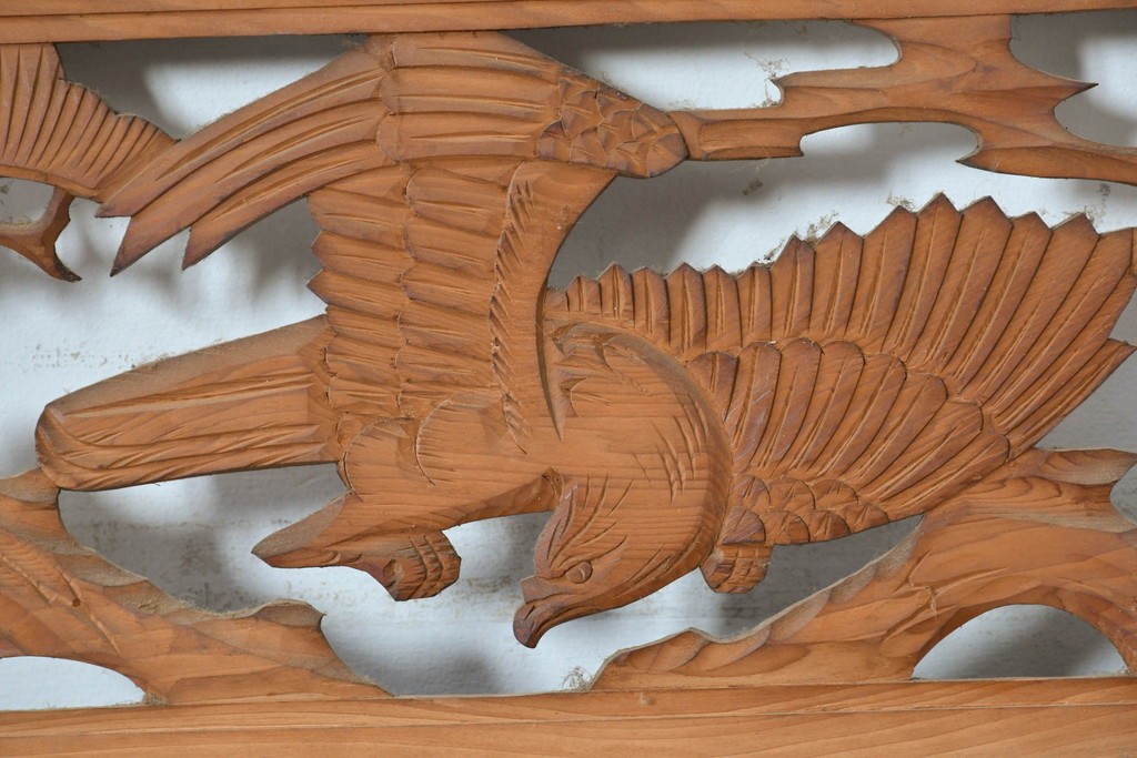 ヴィンテージ建具　昭和中期　松と飛ぶ鳥の彫刻が美しい欄間2枚セット　(R-085622)