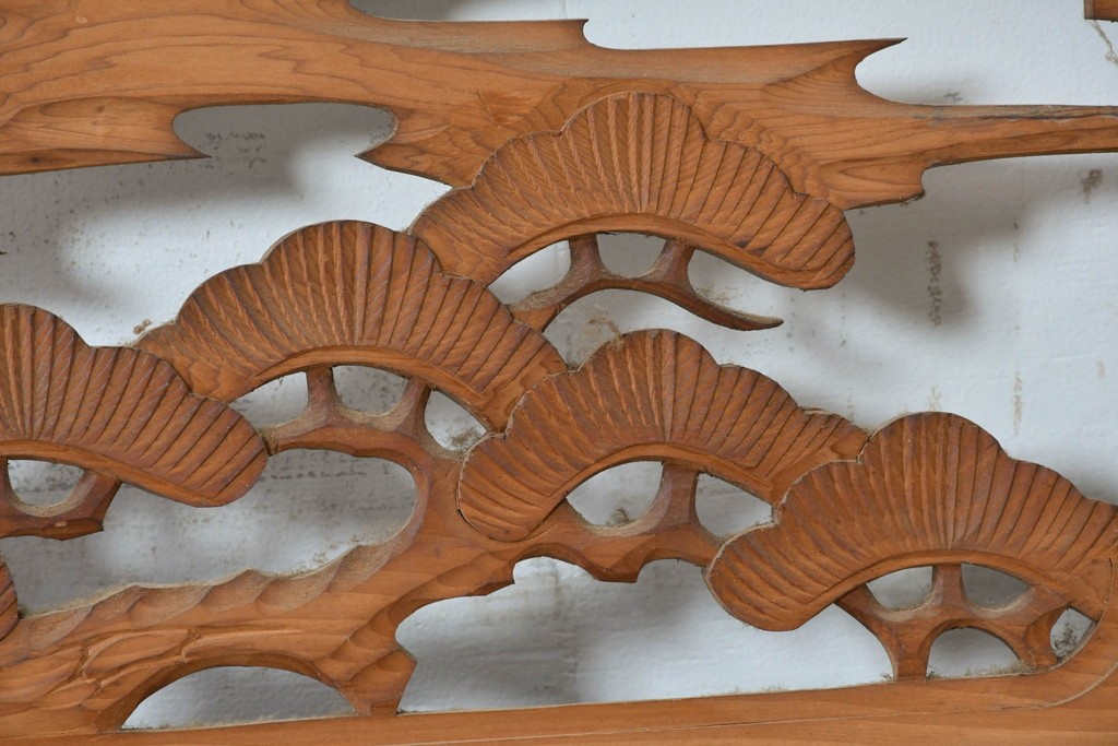 ヴィンテージ建具　昭和中期　松と飛ぶ鳥の彫刻が美しい欄間2枚セット　(R-085622)