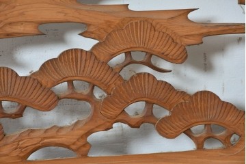 ヴィンテージ建具　昭和中期　松と飛ぶ鳥の彫刻が美しい欄間2枚セット　(R-085622)