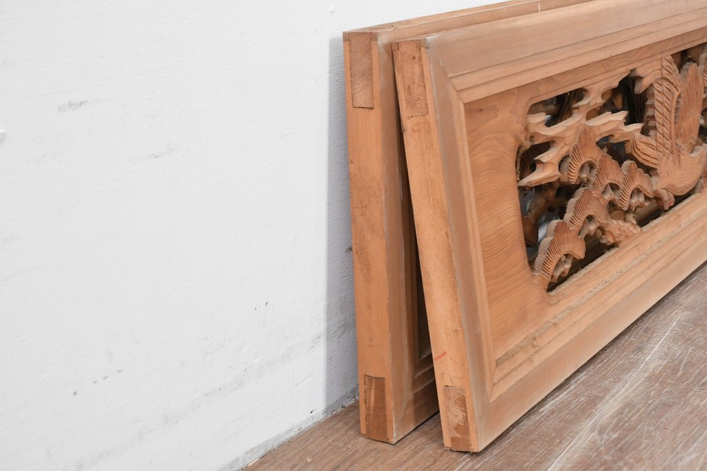 ヴィンテージ建具　昭和中期　松と飛ぶ鳥の彫刻が美しい欄間2枚セット　(R-085622)