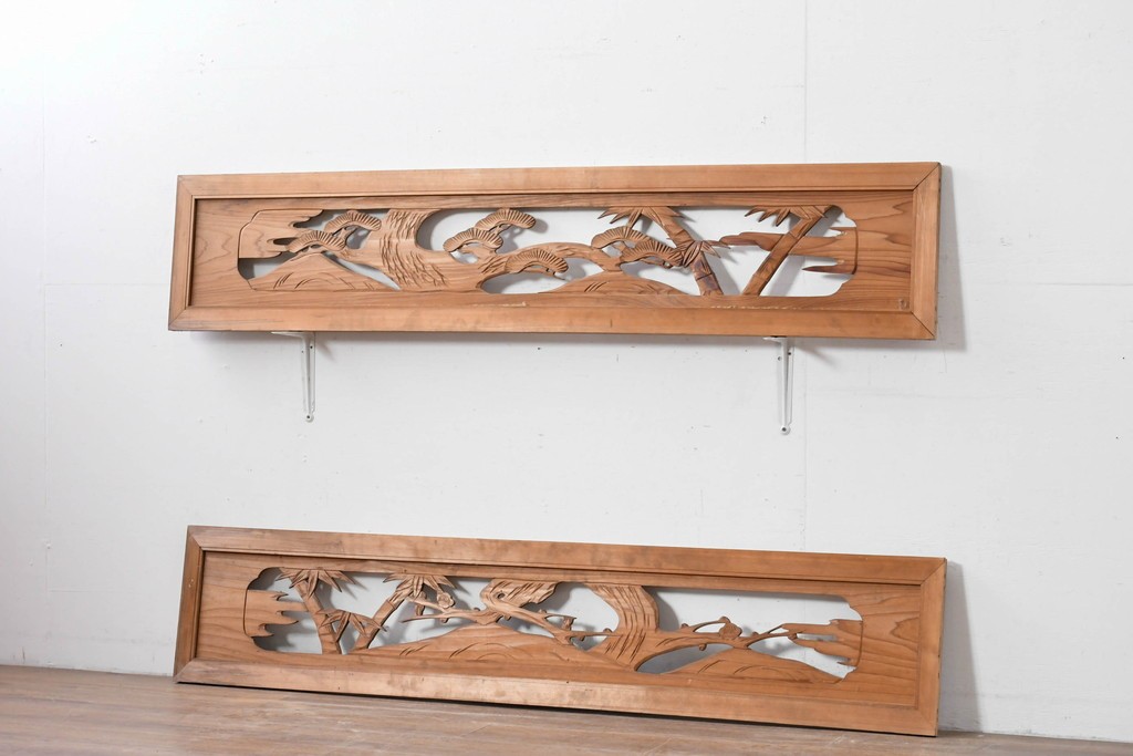 ヴィンテージ建具　昭和中期　松竹梅の彫刻が施された欄間2枚セット　(R-085623)