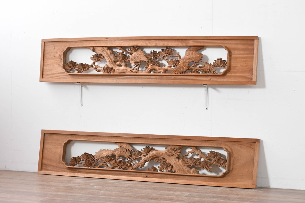 ヴィンテージ建具　昭和中期　井波彫刻　松に鶴の意匠が目を引く彫刻欄間2枚セット　(R-085624)