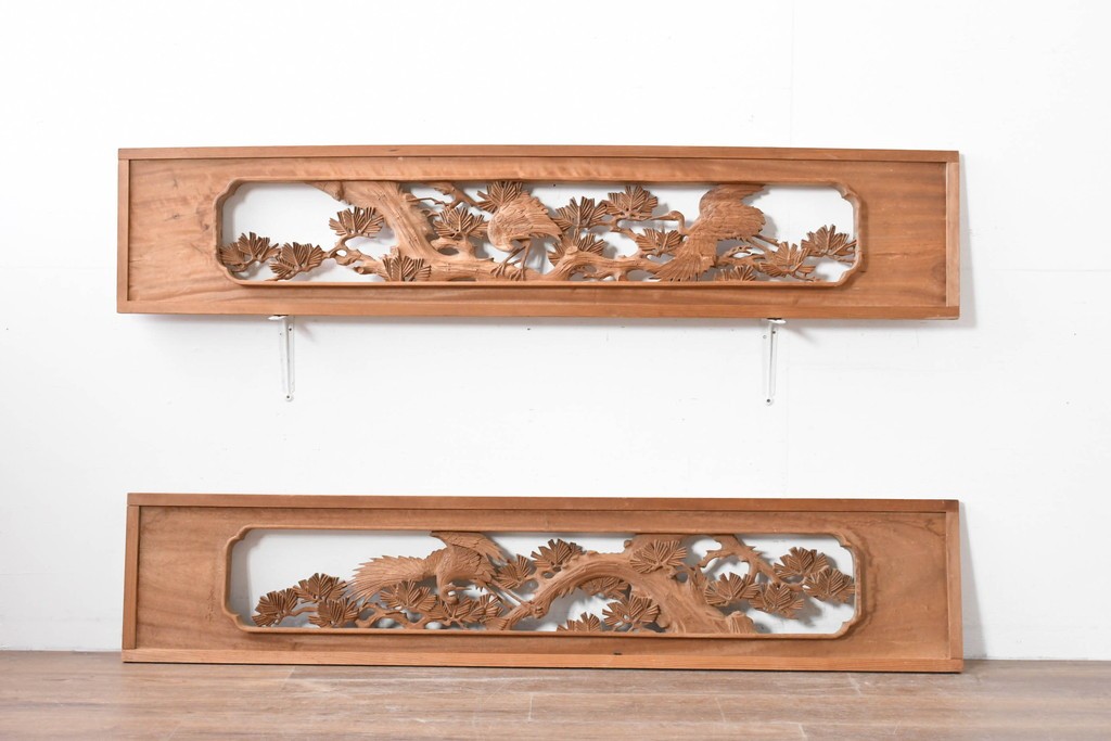 ヴィンテージ建具　昭和中期　井波彫刻　松に鶴の意匠が目を引く彫刻欄間2枚セット　(R-085624)