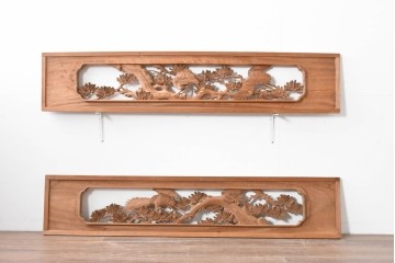 ヴィンテージ建具　昭和中期　井波彫刻　松に鶴の意匠が目を引く彫刻欄間2枚セット　(R-085624)