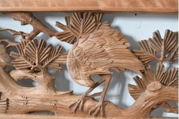 ヴィンテージ建具　昭和中期　井波彫刻　松に鶴の意匠が目を引く彫刻欄間2枚セット　(R-085624)