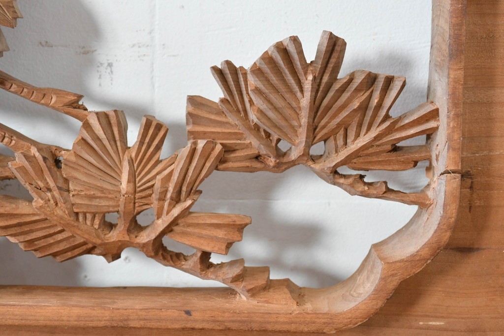 ヴィンテージ建具　昭和中期　井波彫刻　松に鶴の意匠が目を引く彫刻欄間2枚セット　(R-085624)