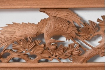 ヴィンテージ建具　昭和中期　井波彫刻　松に鶴の意匠が目を引く彫刻欄間2枚セット　(R-085624)