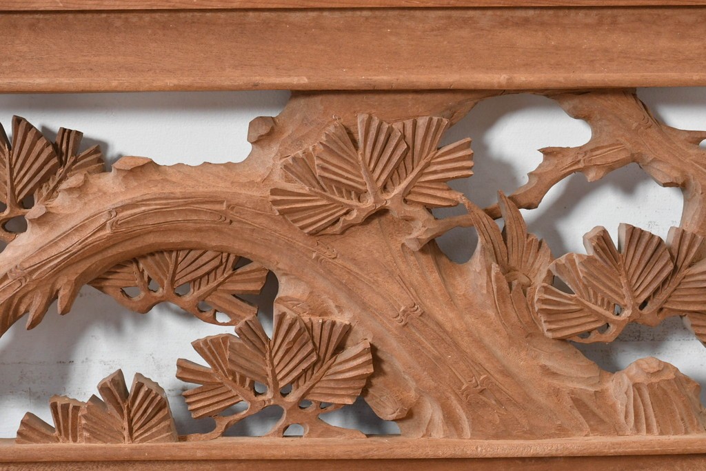 ヴィンテージ建具　昭和中期　井波彫刻　松に鶴の意匠が目を引く彫刻欄間2枚セット　(R-085624)