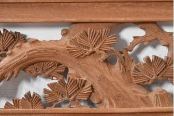 ヴィンテージ建具　昭和中期　井波彫刻　松に鶴の意匠が目を引く彫刻欄間2枚セット　(R-085624)