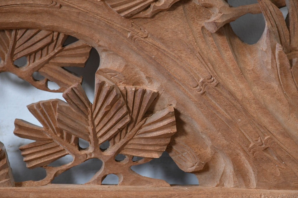 ヴィンテージ建具　昭和中期　井波彫刻　松に鶴の意匠が目を引く彫刻欄間2枚セット　(R-085624)