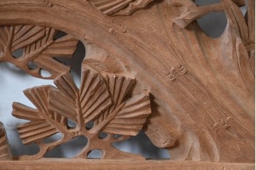 ヴィンテージ建具　昭和中期　井波彫刻　松に鶴の意匠が目を引く彫刻欄間2枚セット　(R-085624)