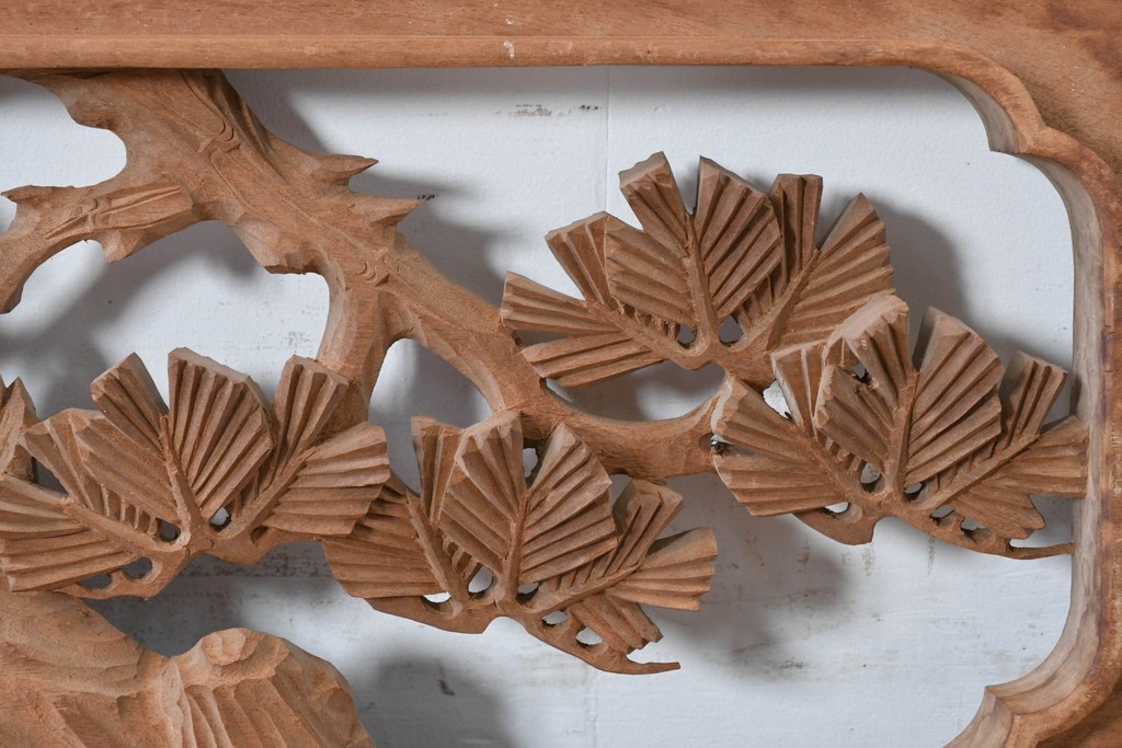 ヴィンテージ建具　昭和中期　井波彫刻　松に鶴の意匠が目を引く彫刻欄間2枚セット　(R-085624)