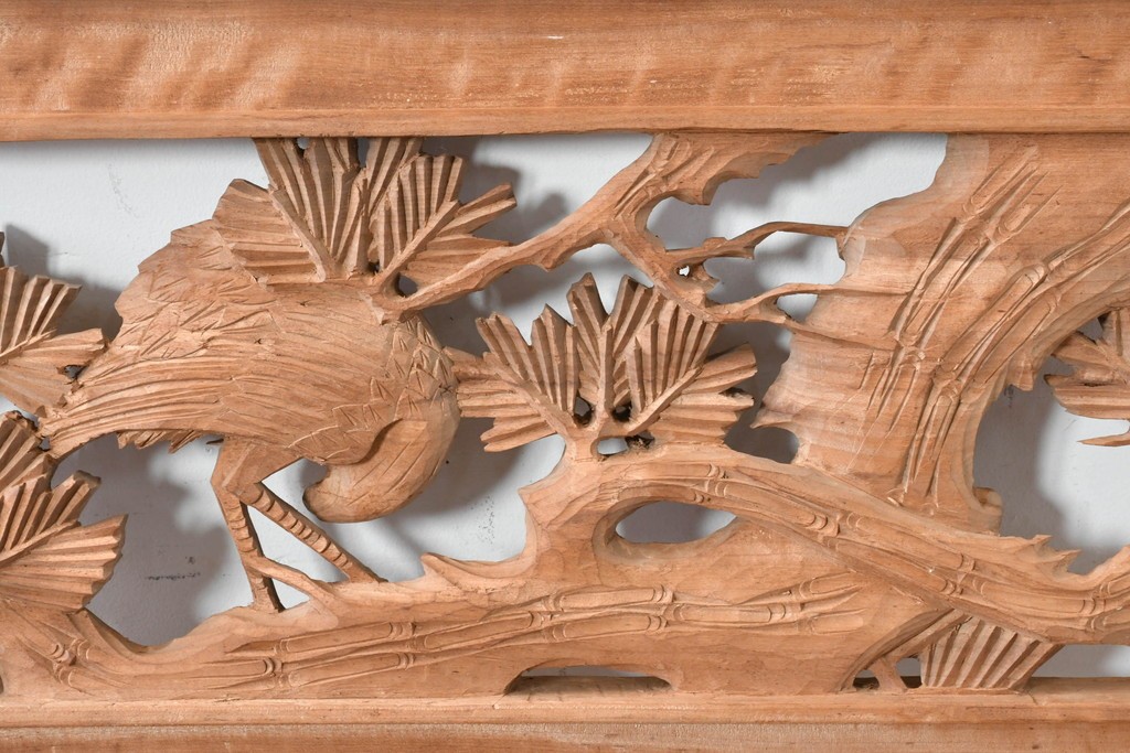 ヴィンテージ建具　昭和中期　井波彫刻　松に鶴の意匠が目を引く彫刻欄間2枚セット　(R-085624)