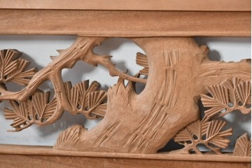 ヴィンテージ建具　昭和中期　井波彫刻　松に鶴の意匠が目を引く彫刻欄間2枚セット　(R-085624)