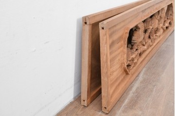 ヴィンテージ建具　昭和中期　井波彫刻　松に鶴の意匠が目を引く彫刻欄間2枚セット　(R-085624)