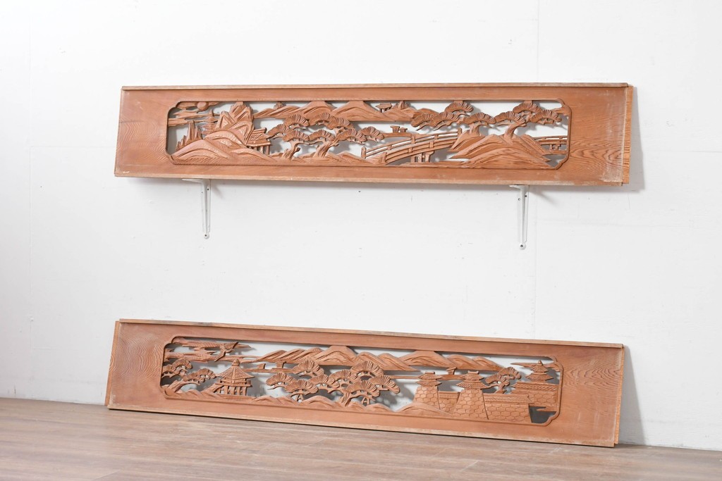 ヴィンテージ建具　昭和中期　山水風景の彫刻が目を引く欄間2枚セット　(R-085625)