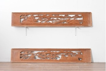 ヴィンテージ建具　昭和中期　山水風景の彫刻が目を引く欄間2枚セット　(R-085625)