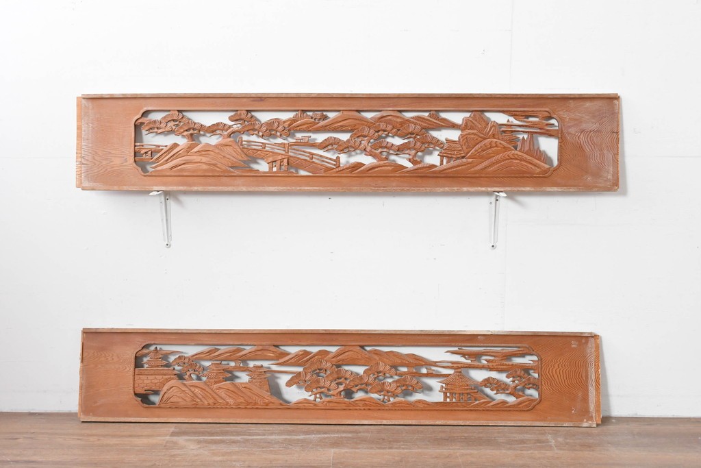 ヴィンテージ建具　昭和中期　山水風景の彫刻が目を引く欄間2枚セット　(R-085625)