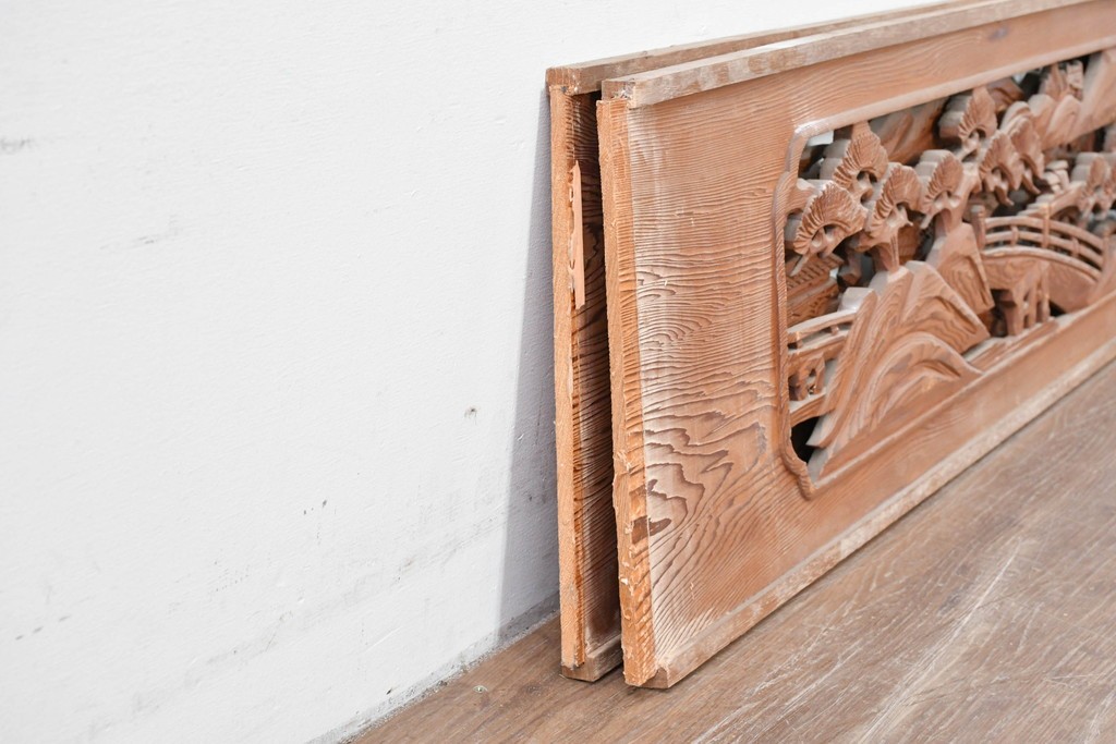 ヴィンテージ建具　昭和中期　山水風景の彫刻が目を引く欄間2枚セット　(R-085625)