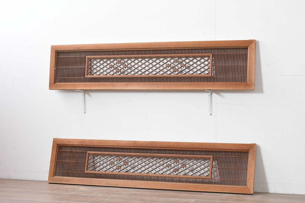 アンティーク建具　昭和初期　組子入り　繊細な格子と花模様の装飾が美しい欄間2枚セット　(R-085626)