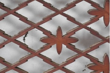 アンティーク建具　昭和初期　組子入り　繊細な格子と花模様の装飾が美しい欄間2枚セット　(R-085626)